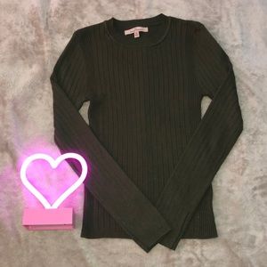 Long sleeve ribbed shirt